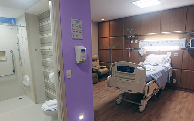 A imagem mostra um dos quartos do Hospital Samaritano Botafogo. A imagem mostra um dos quartos do Hospital Samaritano Botafogo.